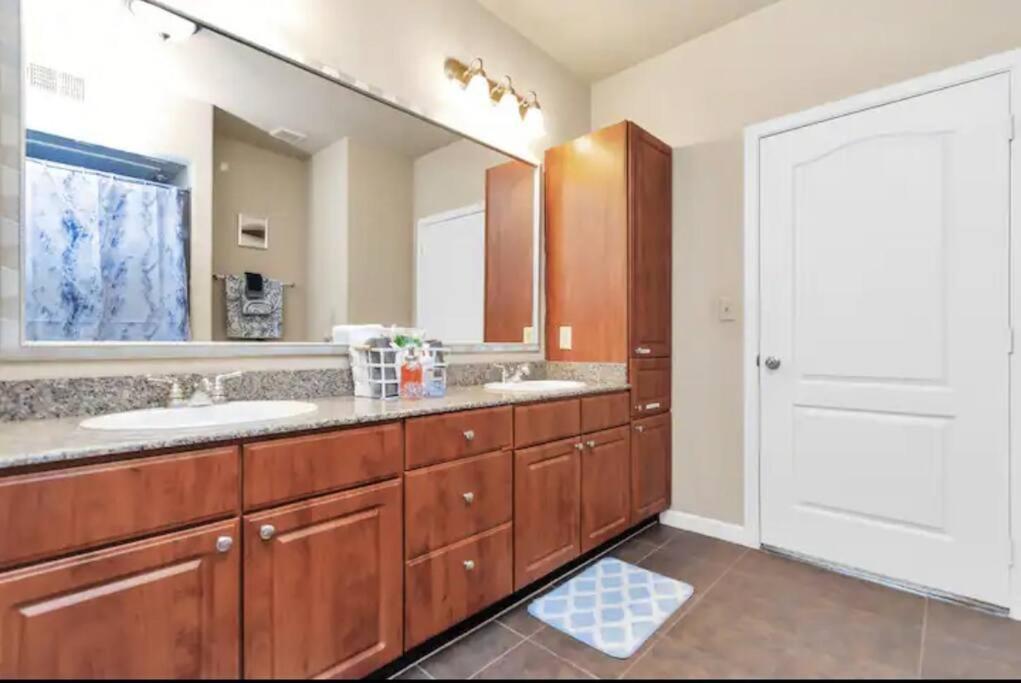 Modern Condo Near Texas Medical Center W Free Parking Houston Esterno foto